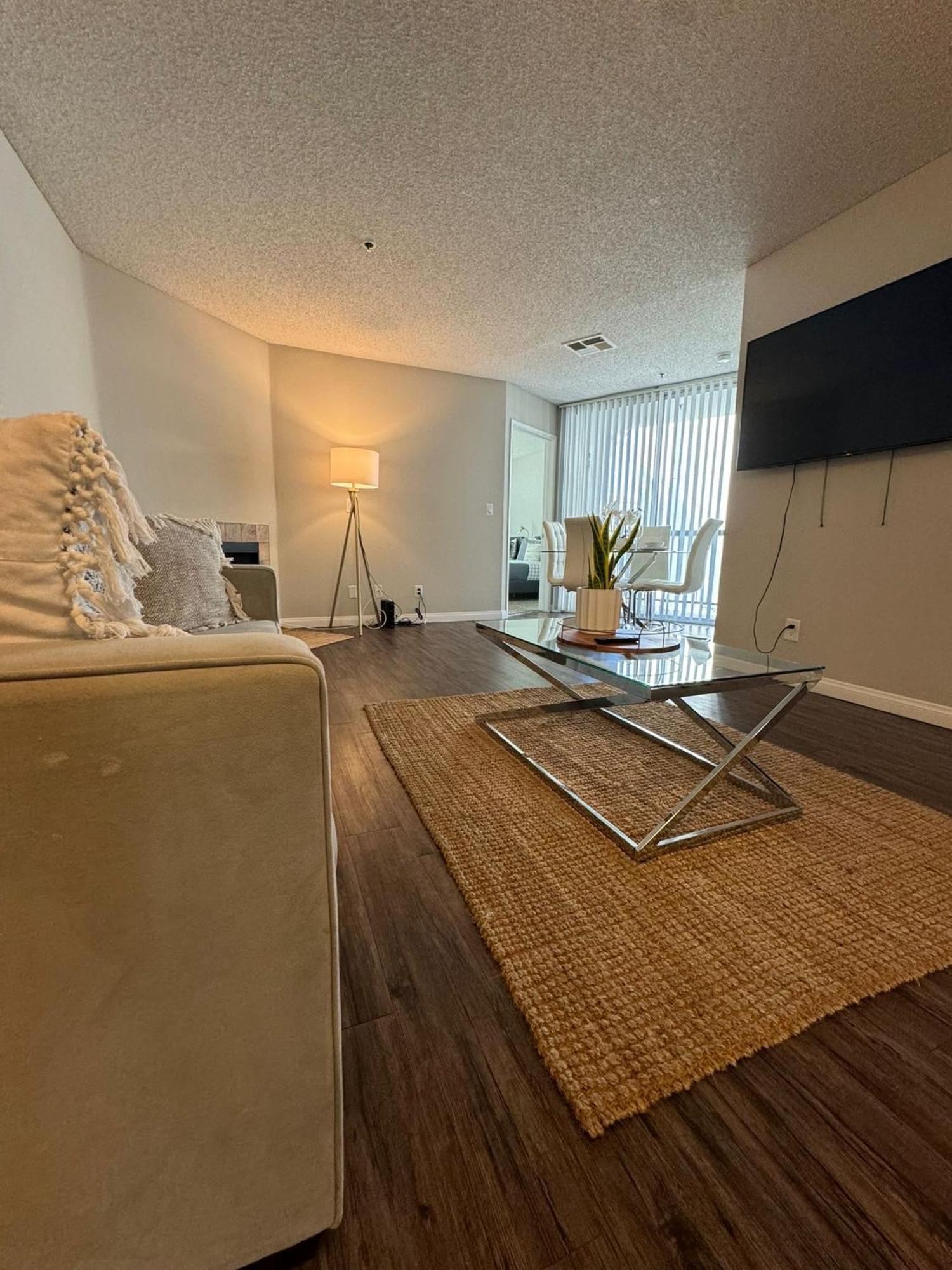 Incredible Two Bedroom Hollywood Apartments Free Parking Los Angeles Exterior foto