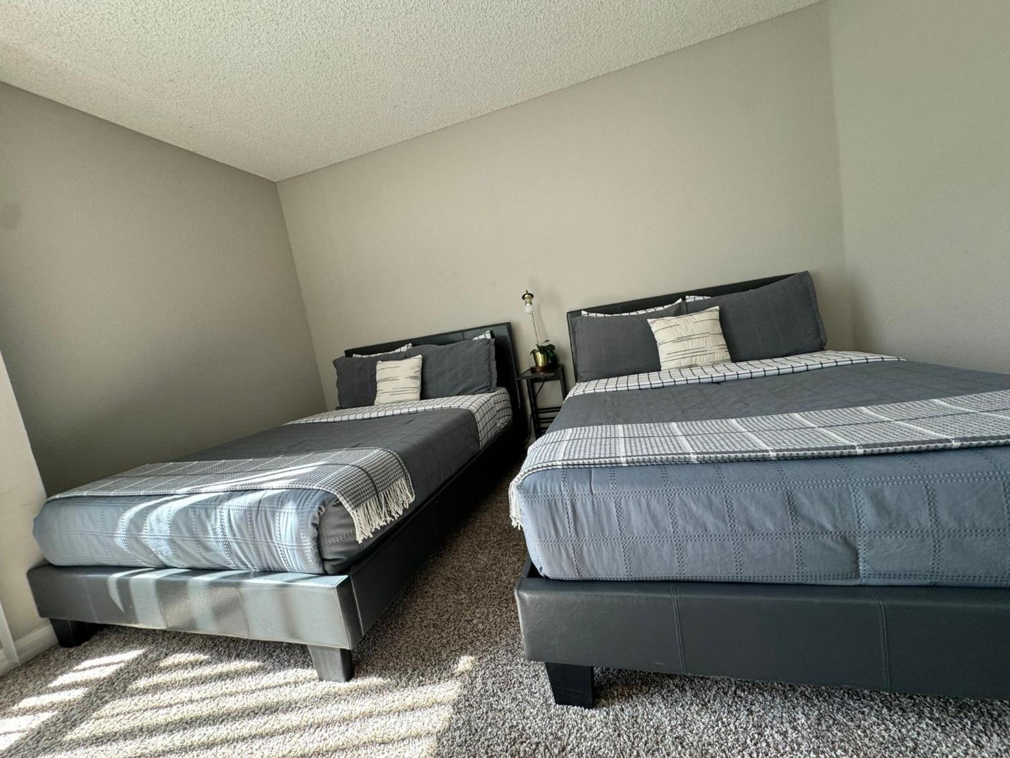 Incredible Two Bedroom Hollywood Apartments Free Parking Los Angeles Exterior foto