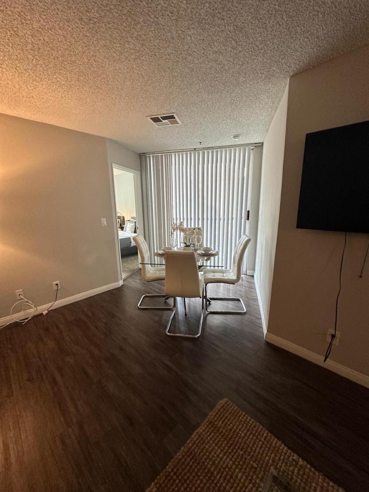 Incredible Two Bedroom Hollywood Apartments Free Parking Los Angeles Exterior foto