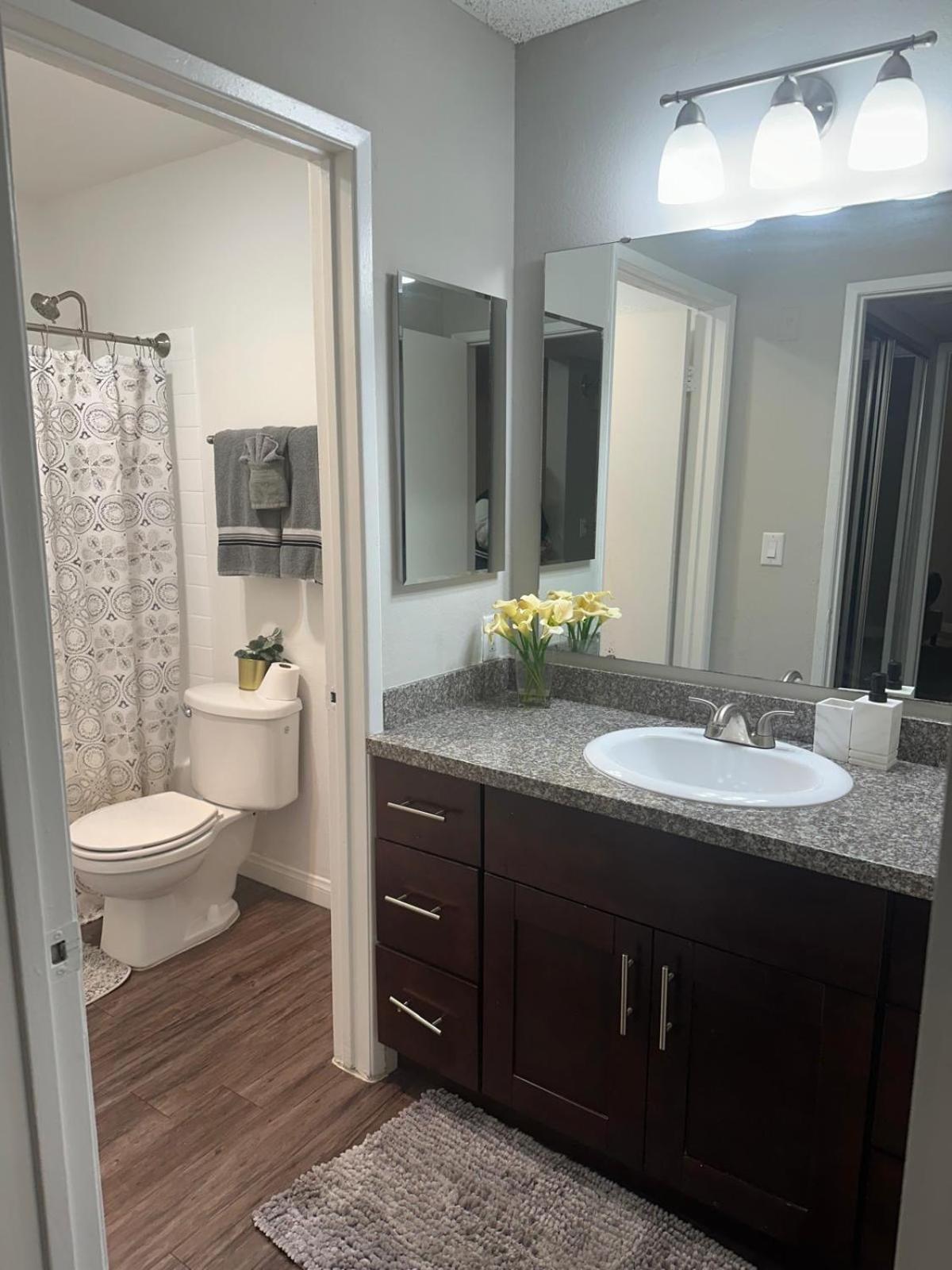 Incredible Two Bedroom Hollywood Apartments Free Parking Los Angeles Exterior foto