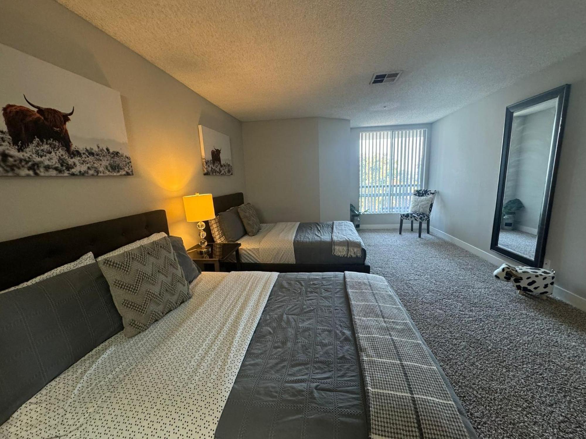 Incredible Two Bedroom Hollywood Apartments Free Parking Los Angeles Exterior foto