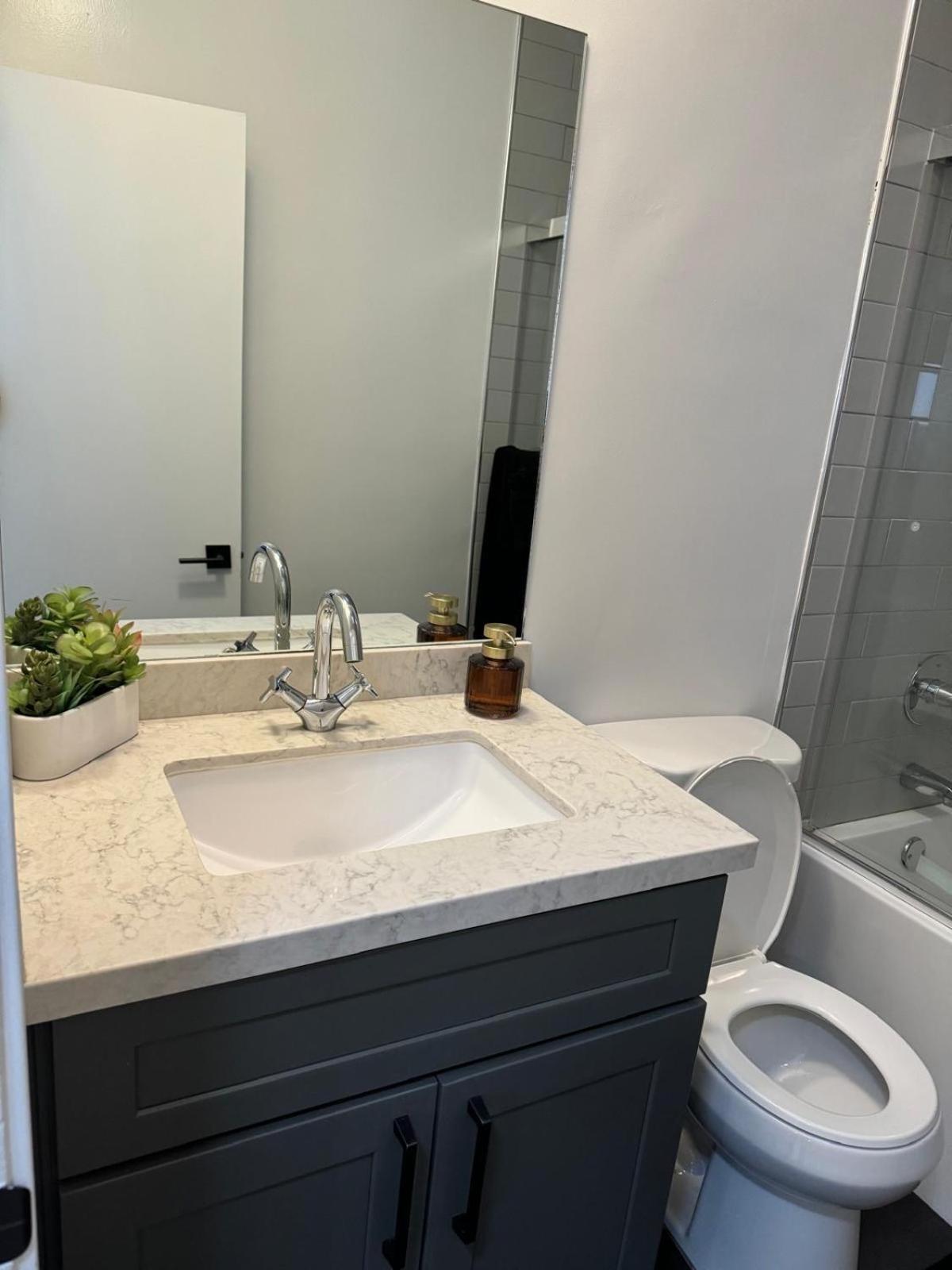Incredible Two Bedroom Hollywood Apartments Free Parking Los Angeles Exterior foto